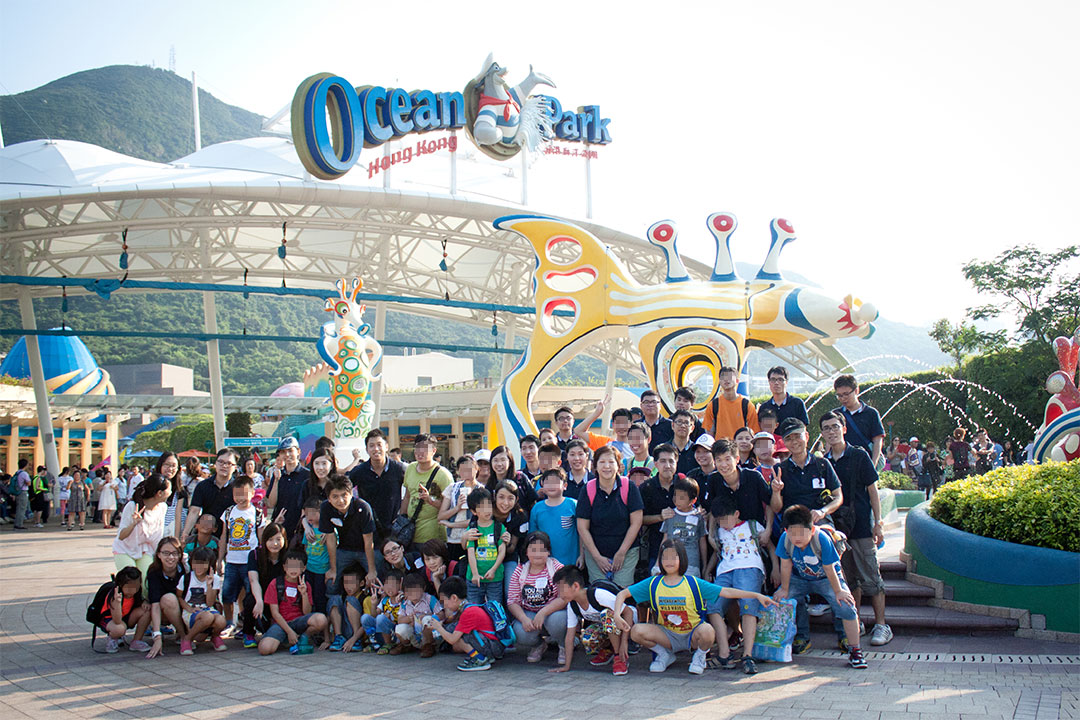 陪同发展障碍小朋友游玩海洋公园