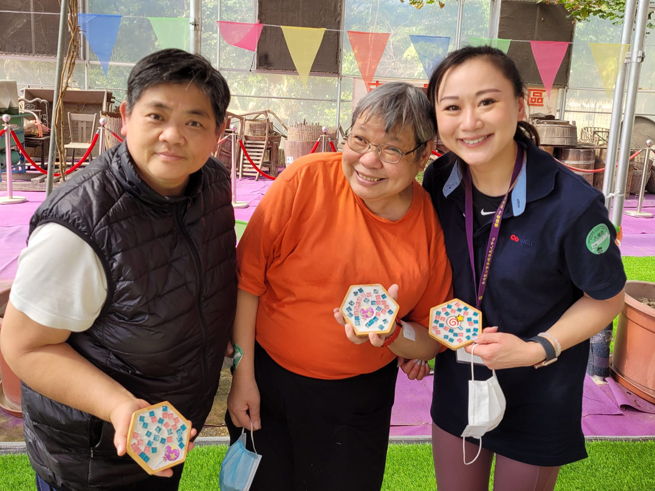 陪同“圣公会麦理浩夫人中心”长者旅行游玩