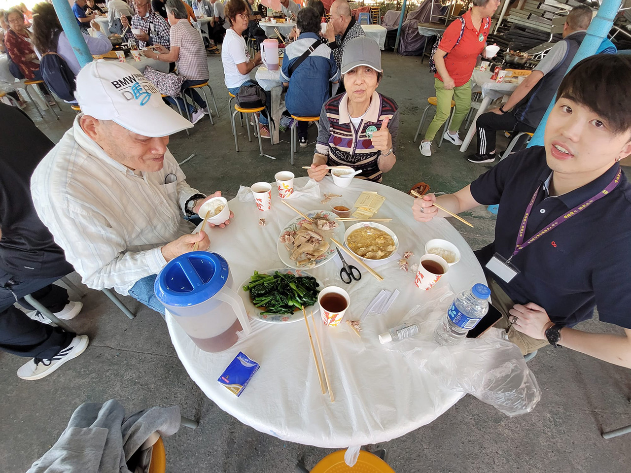 陪同“圣公会麦理浩夫人中心”长者旅行游玩