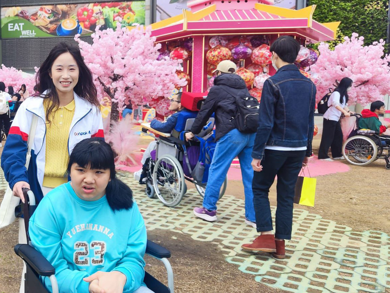 康栢义工队携手耀能协会伤健人士暖心出行